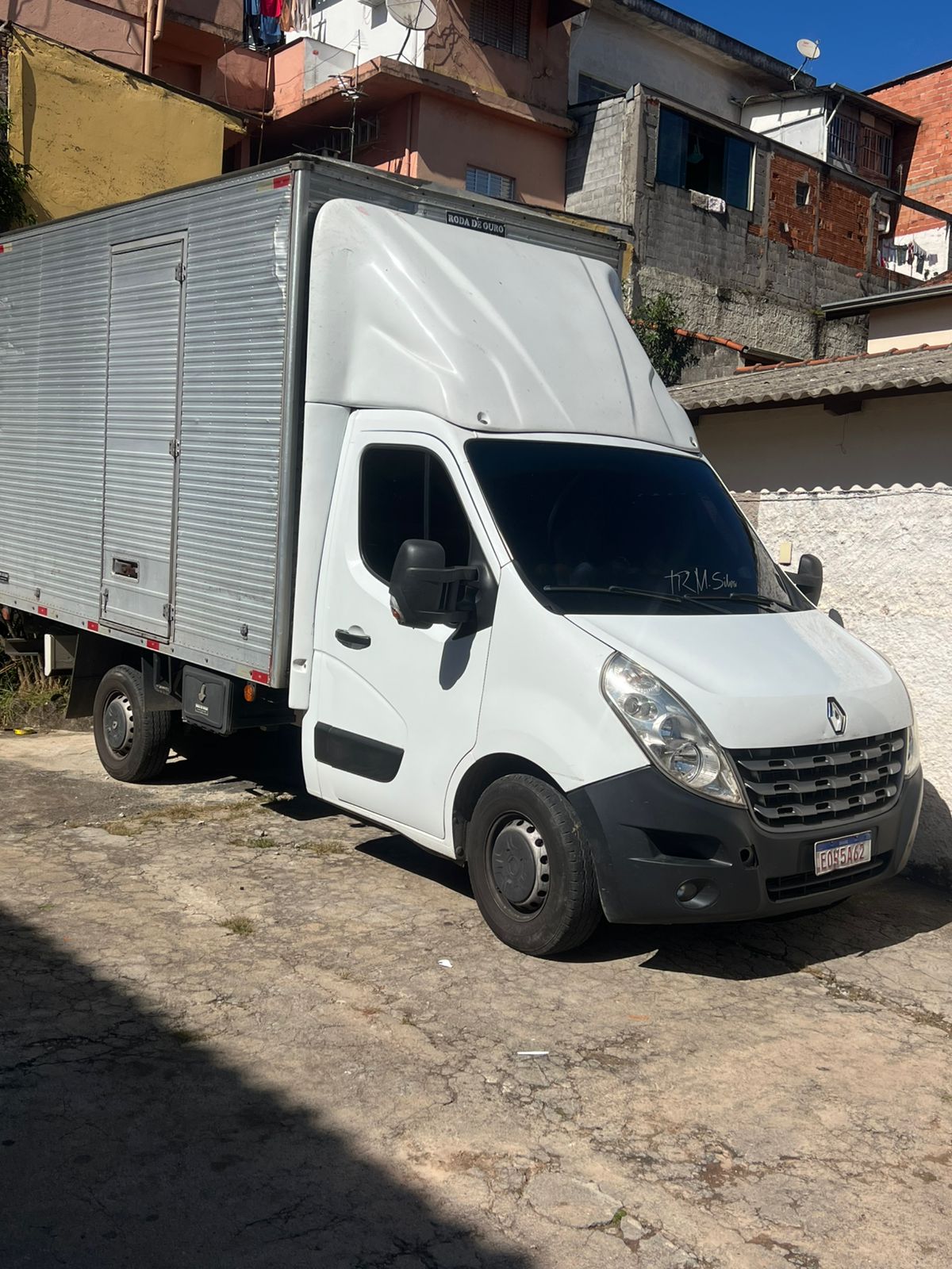 Caminhão baú da MSilva para mudanças residenciais