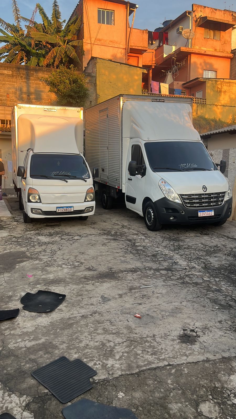 Frota de caminhões baú da MSilva Carretos para mudanças em Bragança Paulista
