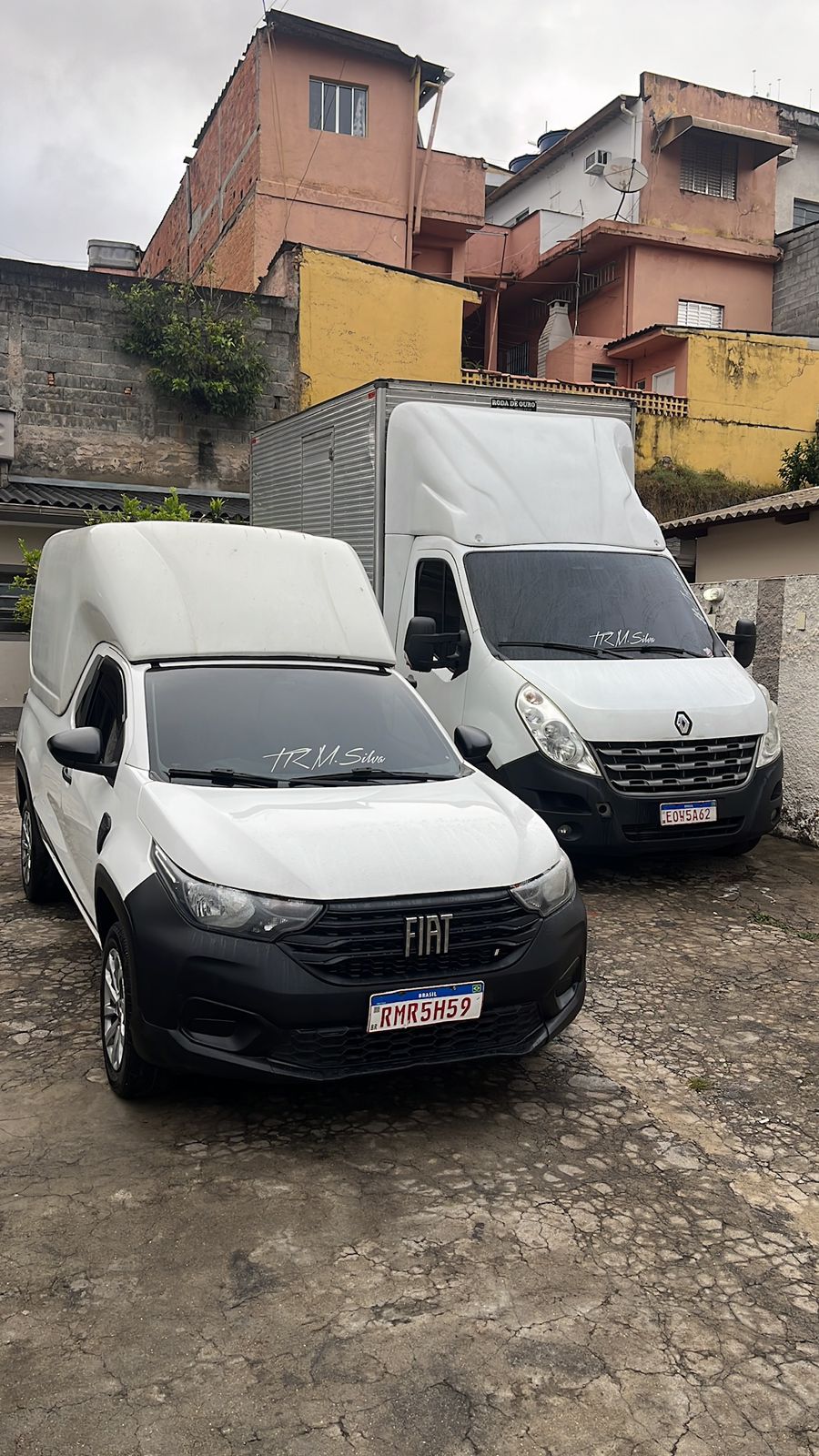 Frota da MSilva com utilitário e caminhão para fretes e carretos